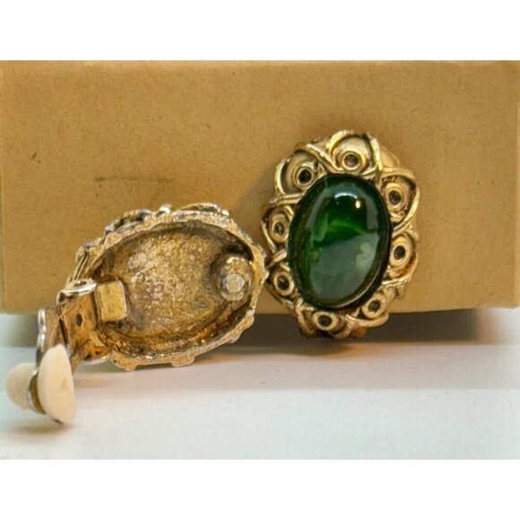 Dark Green Glass Cabochon Clip On Earrings Gold Tone Oval Classic Vintage - Picture 3 of 5